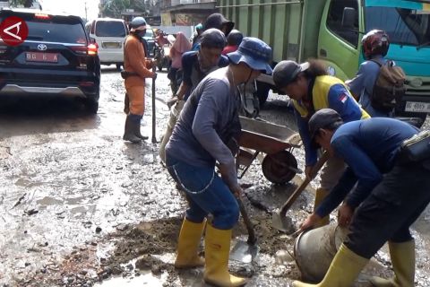 Jalan rusak akibat IPAL mulai diperbaiki, target selesai Desember