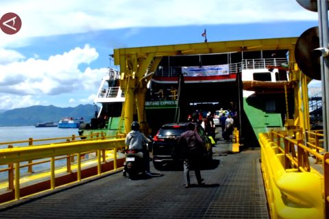 Yang datang dan berangkat di Pelabuhan Ketapang Banyuwangi