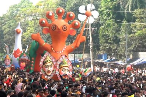 Tahun Baru Bengali di Dhaka diawali dengan perayaan penuh warna