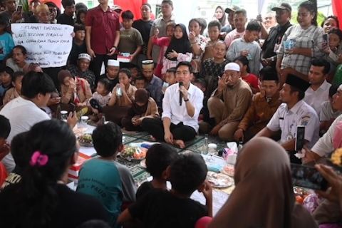 Gibran blusukan ke Rusun Muara Baru usai ditetapkan jadi wapres