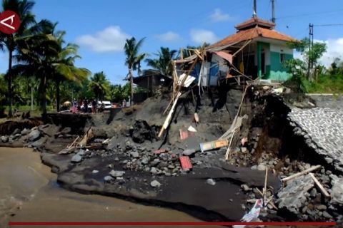 Banjir lahar dingin Semeru telan 3 korban jiwa dan putuskan 6 jembatan