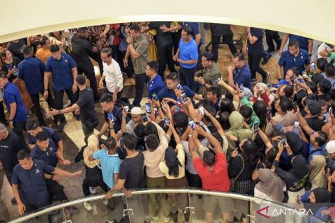 Presiden Jokowi ajak menteri makan malam dan sapa warga di mal Mataram