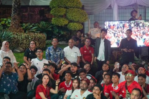 Kemenpora menggelar nobar galang dukungan Garuda Muda lolos Olimpiade