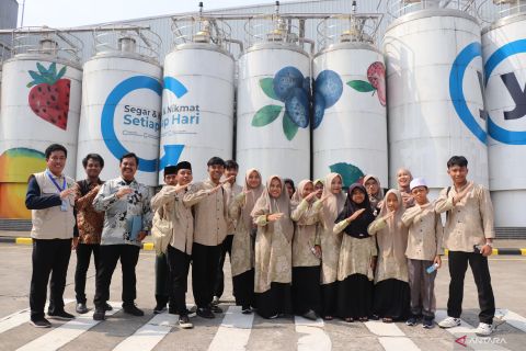 Kafilah MTQ Jawa Barat diajak wisata industri di Bekasi