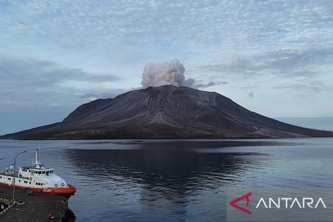 Status awas Gunung Ruang, PVMBG meminta warga Tagulandang segera dievakuasi