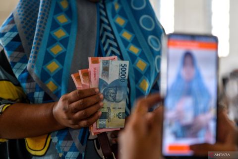 Penyaluran bansos PKH ke 23.000 keluarga di Bandung