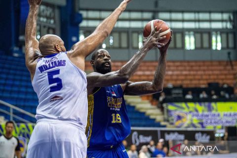 Prawira Harum Bandung melawan Tangerang Hawks Basketball