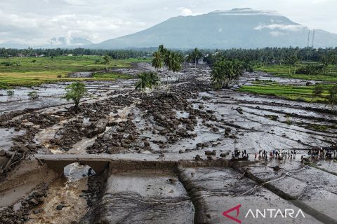 Banjir lahar dingin Gunung Marapi terjang Tanah Datar