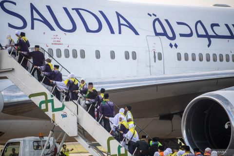 Pemberangkatan kloter pertama jamaah calon haji embarkasi Palembang