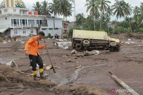 Pencarian korban banjir lahar dingin di Tanah Datar terus dilanjutkan