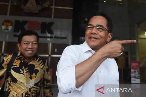 KPK periksa Sekjen DPR Indra Iskandar