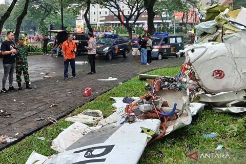 Pesawat latih jatuh di BSD Serpong, tiga orang meninggal dunia