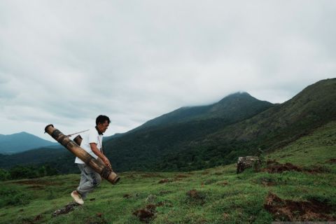 Produksi gula aren di Pulau Kabaena