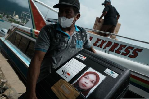 Pengembalian kopor calon jamaah haji dari kepulauan