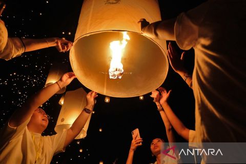 Penerbangan lampion perdamaian menutup rangkaian perayaan Hari Raya Tri Suci Waisak 2568 BE
