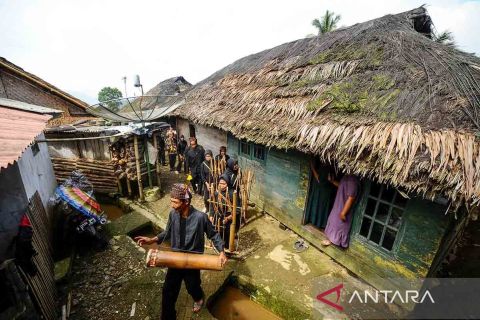 Kesenian adat angklung buhun di Desa Sindang Laya