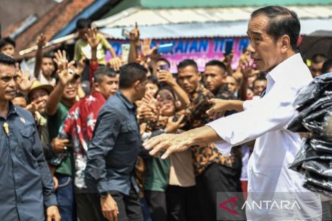 Presiden kunjungi Pasar Lawang Agung Muratara dan serahkan bantuan untuk pedagang