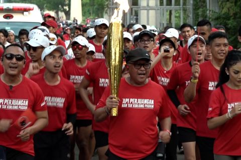 Lari bawa obor ke area rakernas, Hasto singgung sportivitas berpolitik