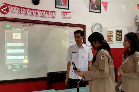 Siswa SD di Tangerang rekam presensi gunakan QR Code