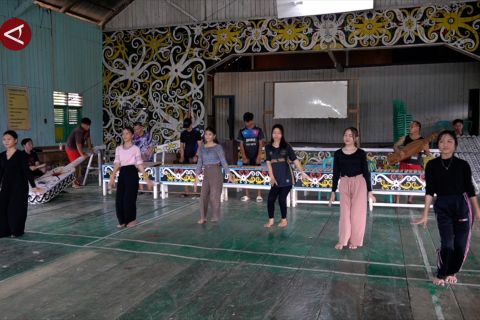 Berkenalan dengan tarian adat Suku Dayak Kenyah dari Kaltara