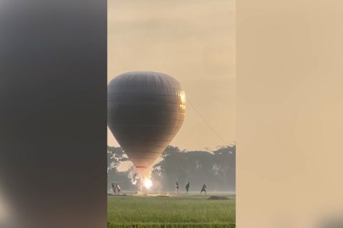 Empat warga Ponorogo terluka akibat ledakan balon udara