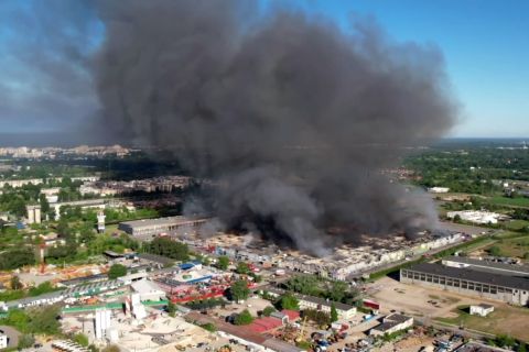 Kebakaran dahsyat hanguskan mal di Warsawa Polandia