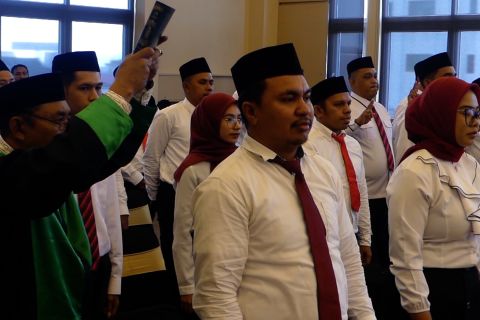 Ketua KPU Ambon ingatkan PPK junjung nilai demokrasi Pilkada 2024