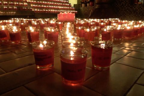 Maha Vihara Dharmakirti nyalakan 2.800 pelita jelang puja bakti Waisak