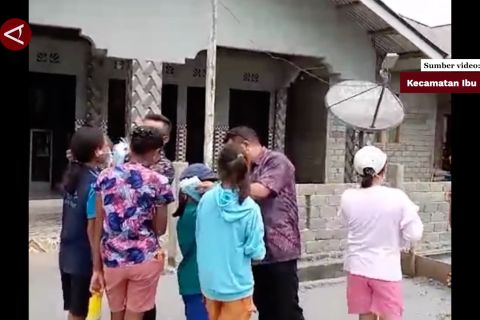 Pemkab Halbar bagikan masker cegah paparan abu vulkanik Gunung Ibu