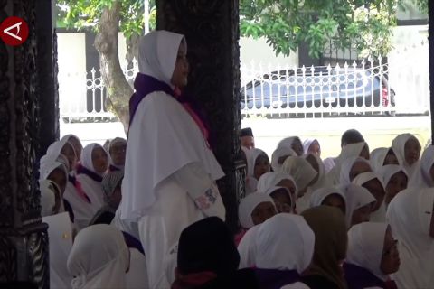 Calon jamaah haji termuda di Lumajang berusia 18 tahun