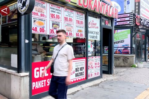 Makan di luar jadi sebuah kemewahan di Turki karena lonjakan harga