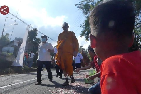 Sebanyak 44 Biksu Thudong tiba dan bermalam di Temanggung