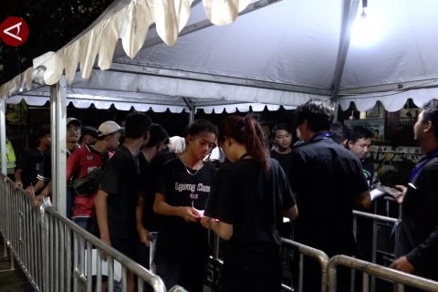 Suporter dukung penuh timnas Indonesia di Piala Asia U-17 Putri