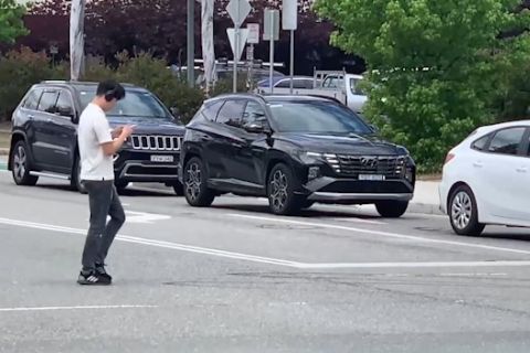 Australia Selatan akan kaji larangan anak-anak gunakan media sosial