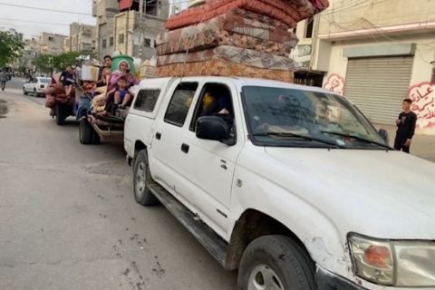 Warga Palestina tinggalkan Rafah diiringi gema ledakan