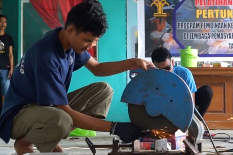 Warga binaan Lapas Gorontalo dilatih keterampilan jahit dan mengelas