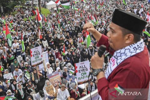 Massa KIBBM melakukan aksi bela Palestina di depan Kedutaan Besar Amerika Serikat