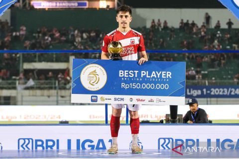 Pesepak bola Madura United Francisco Rivera raih pemain terbaik Liga 1