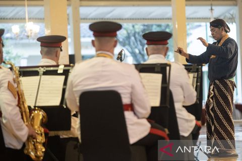 Konser kolaborasi peringati 75 tahun hubungan diplomatik Inggris - Indonesia