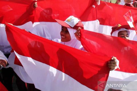 Bangkitkan semangat nasionalisme dengan Gerakan Pembagian 10 juta Bendera Merah Putih