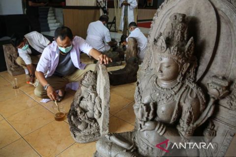 Konservasi rutin koleksi Museum Ranggawarsita Jawa Tengah