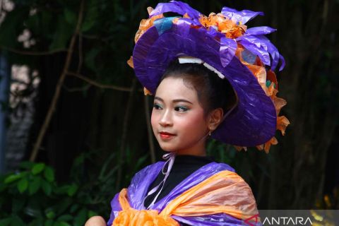 Peringati Hari Lingkungan Hidup dengan peragaan busana berbahan daur ulang