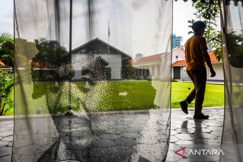 Karya seniman Betawi Benyamin Suaeb ditampilkan dalam pameran Biang Kerok