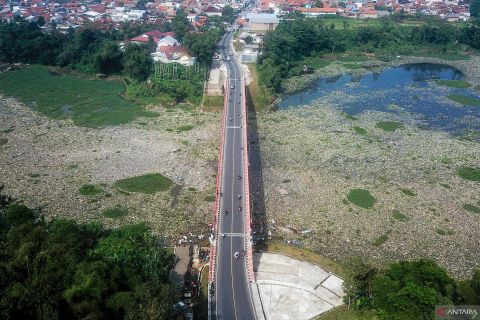 Sampah sepanjang tiga kilometer cemari Sungai Citarum