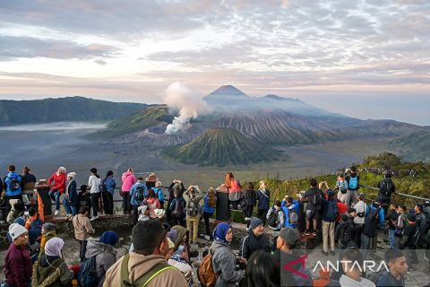 Disbudpar Jawa Timur targetkan kunjungan 324,8 juta wisatawan ke Jatim pada 2024 dengan perputaran transaksi hingga Rp400 triliun