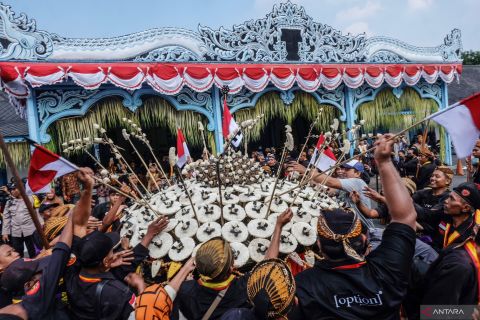 Tradisi Pareden Garebeg Besar di Solo