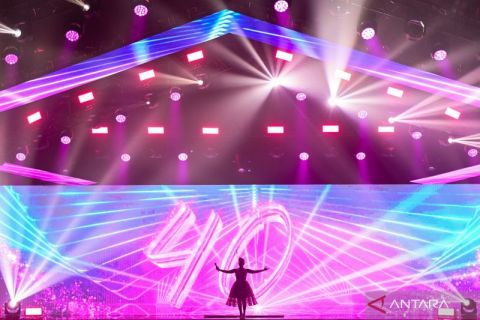 Gemerlap konser Ruth Sahanaya 40 Tahun Simfoni dari Hati