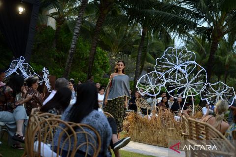 Peragaan busana ramah lingkungan