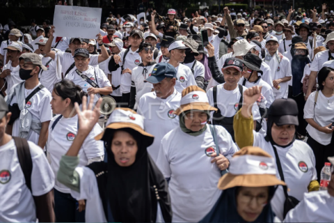 Demonstrasi buruh industri tekstil di Jakarta