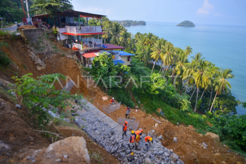Perbaikan infra struktur pasca bencana jalan lingkar Nipah - Teluk Bayur